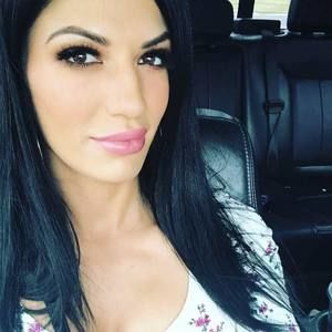 Meet your Posher, Daniella